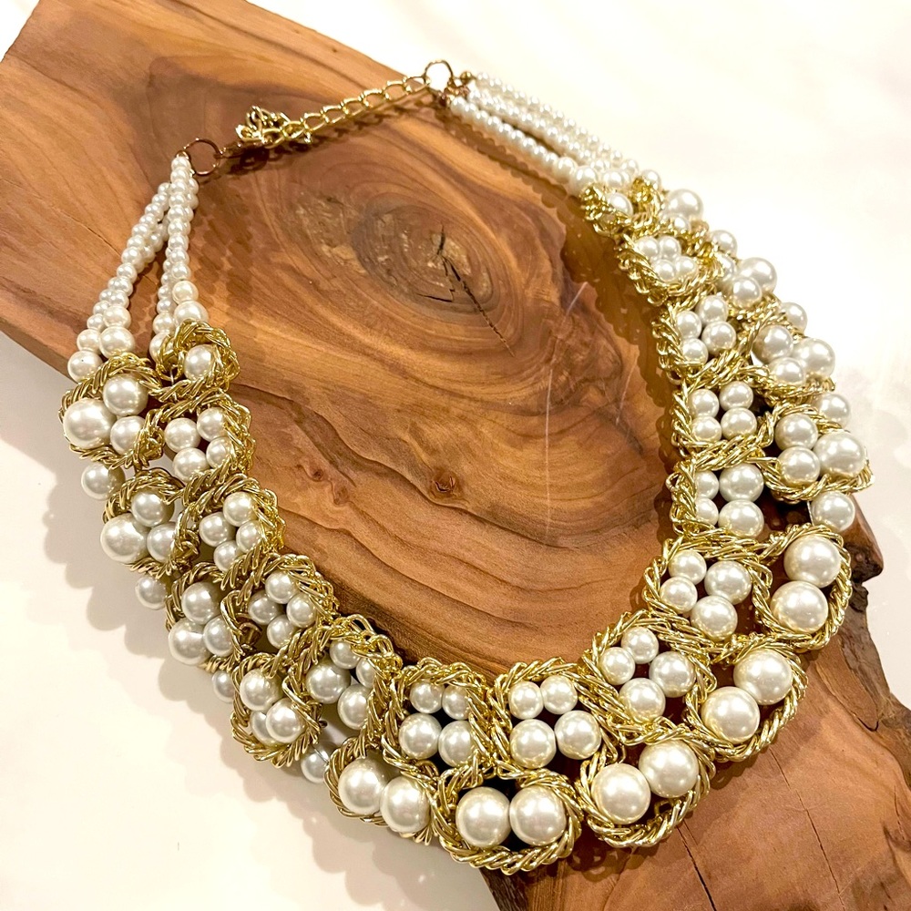 Gorgeous vintage pearl & gold costume necklace